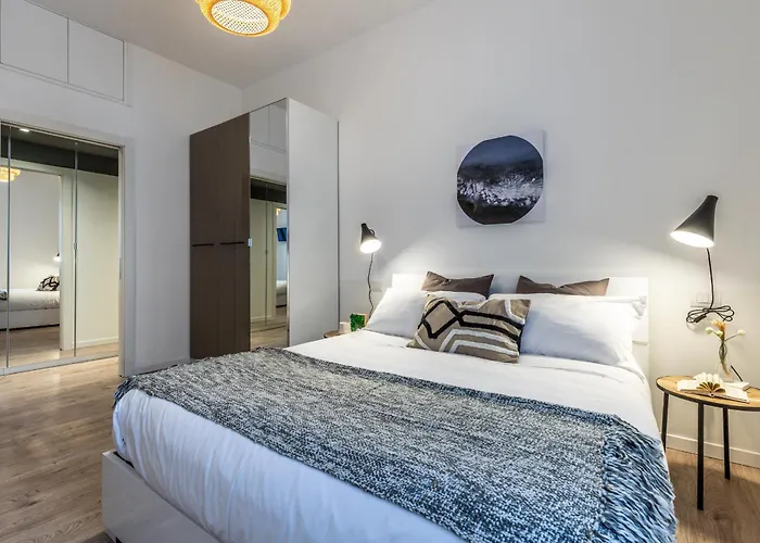 Apartamento Stayeasy Quadronno33 - 3 Bedrooms, 2 Baths - Duomo Walking Distance Milão