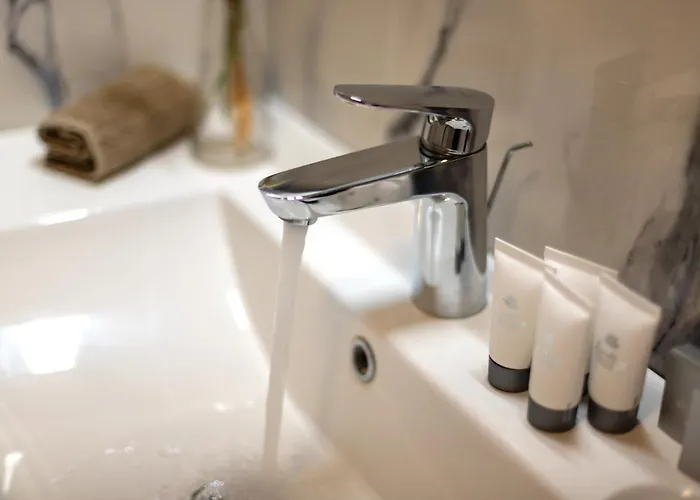 Stayeasy Quadronno33 - 3 Bedrooms, 2 Baths - Duomo Walking Distance Apartamento