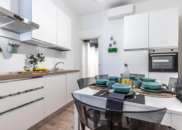 Apartamento Stayeasy Quadronno33 - 3 Bedrooms, 2 Baths - Duomo Walking Distance Milão