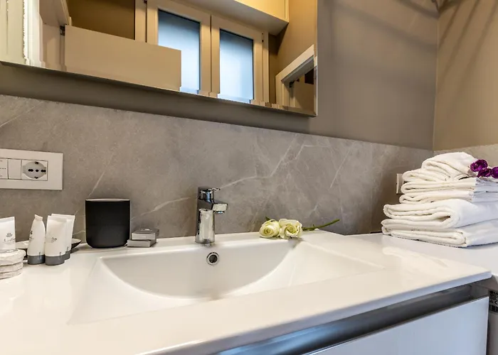 Stayeasy Quadronno33 - 3 Bedrooms, 2 Baths - Duomo Walking Distance Apartamento *