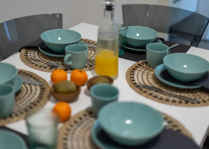 Stayeasy Quadronno33 - 3 Bedrooms, 2 Baths - Duomo Walking Distance * Milão